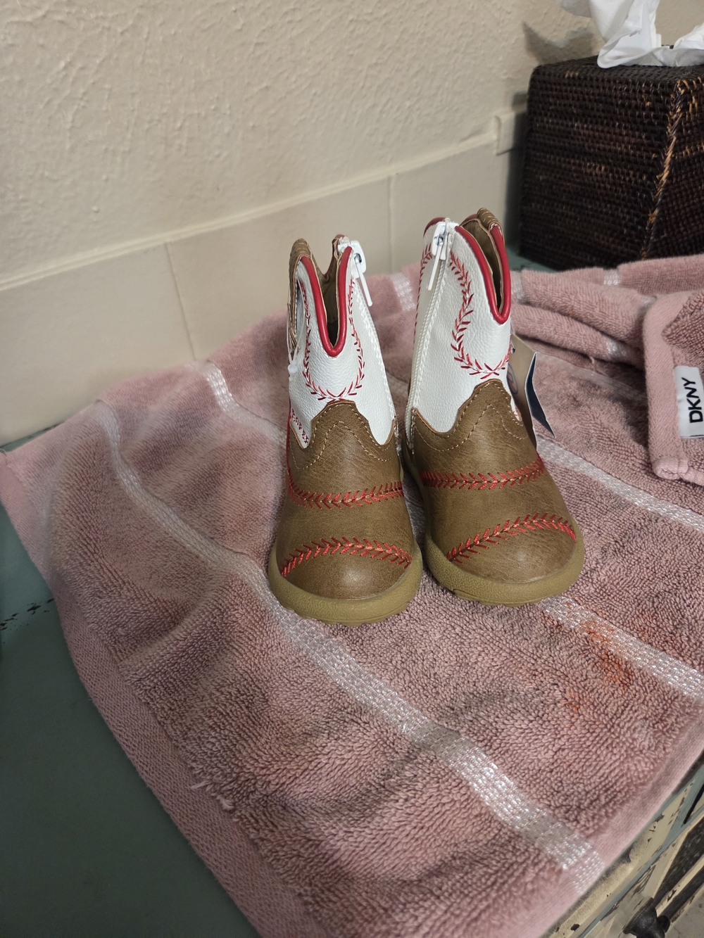 Ropers NWT Sz 4 Infant Brown & White Western Boots with Red Baseball Stitching